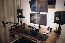 Benefits of Putting Bookshelf Speakers on a Desk: